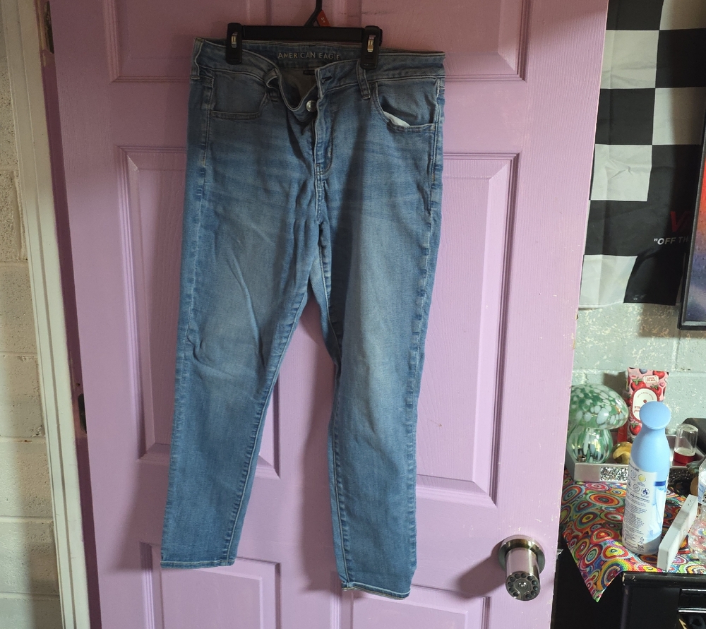 American Eagle Light Wash Skinny Jeans